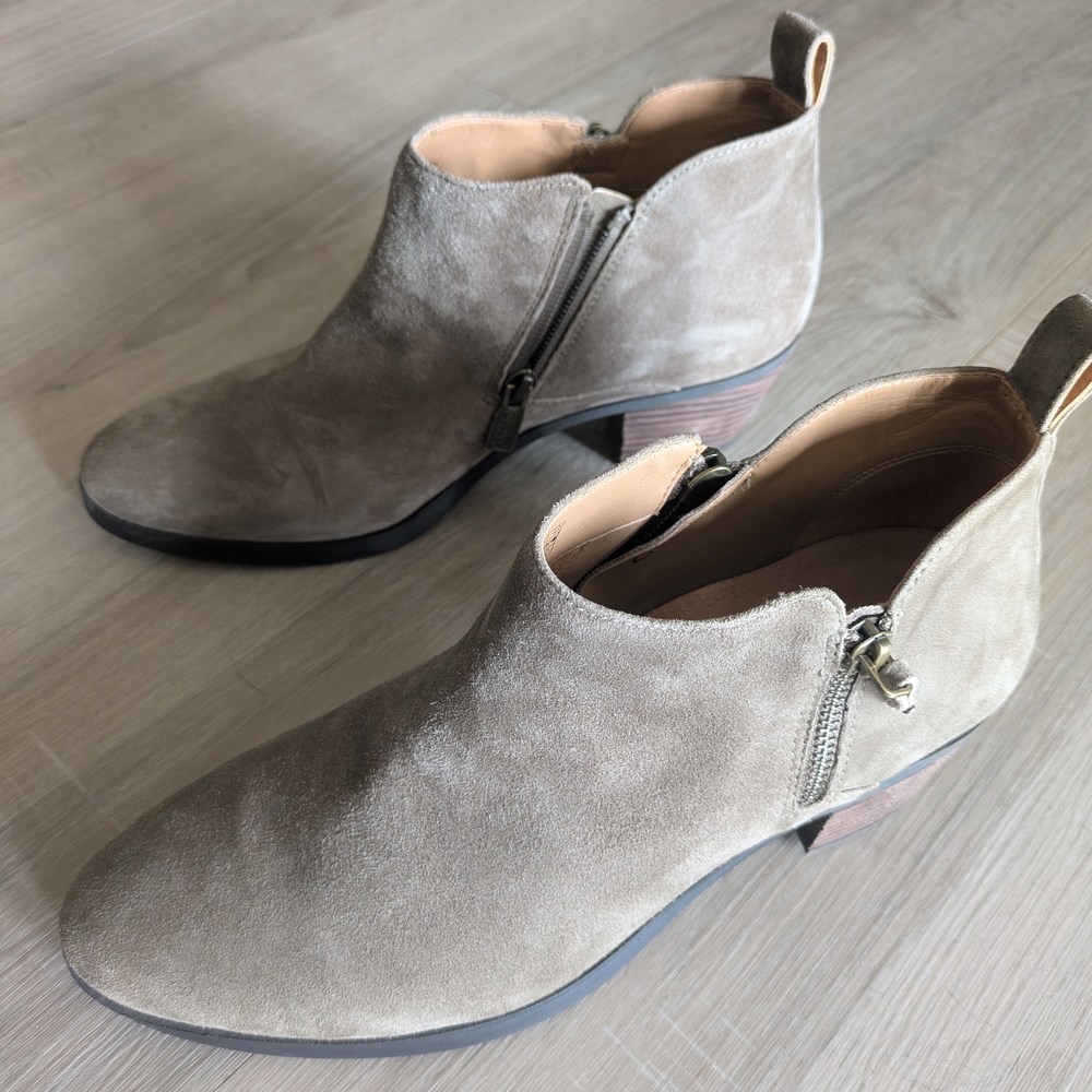 Vionic Tan Ankle Boots with Minimalist Design